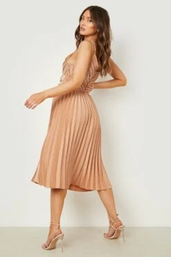 BOOHOO Robe Mi-longue Satinée Effet Plissé -BOOHO Kleidung Magasin fzz40543 bronze xl 1