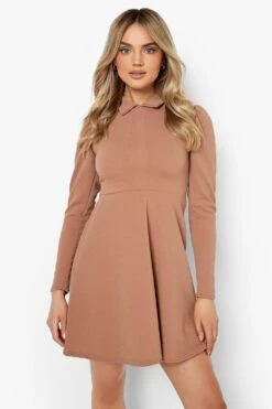 Robe Patineuse à Col Et Manches Longues