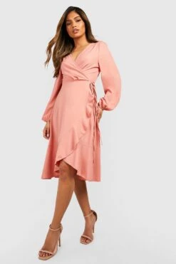 BOOHOO Robe Patineuse Mi-longue Cache-coeur à Volants