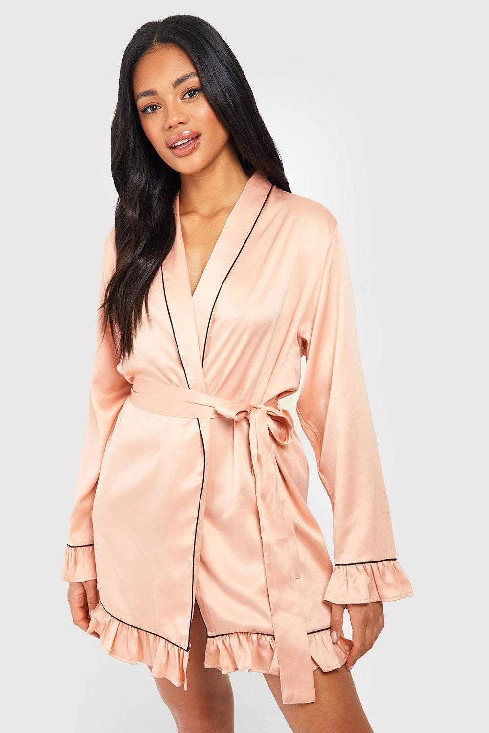 BOOHOO Robe De Chambre Premium Recyclée à Broderie Maid Of Honour 4 BOOHOO Robe De Chambre Premium Recyclée à Broderie Maid Of Honour – Image 2