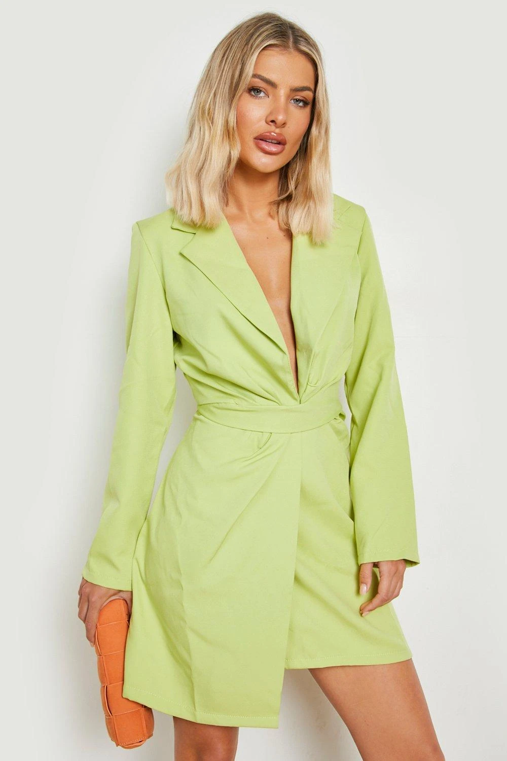 Robe Blazer Ajustée à Décolleté 3 Robe Blazer Ajustée à Décolleté