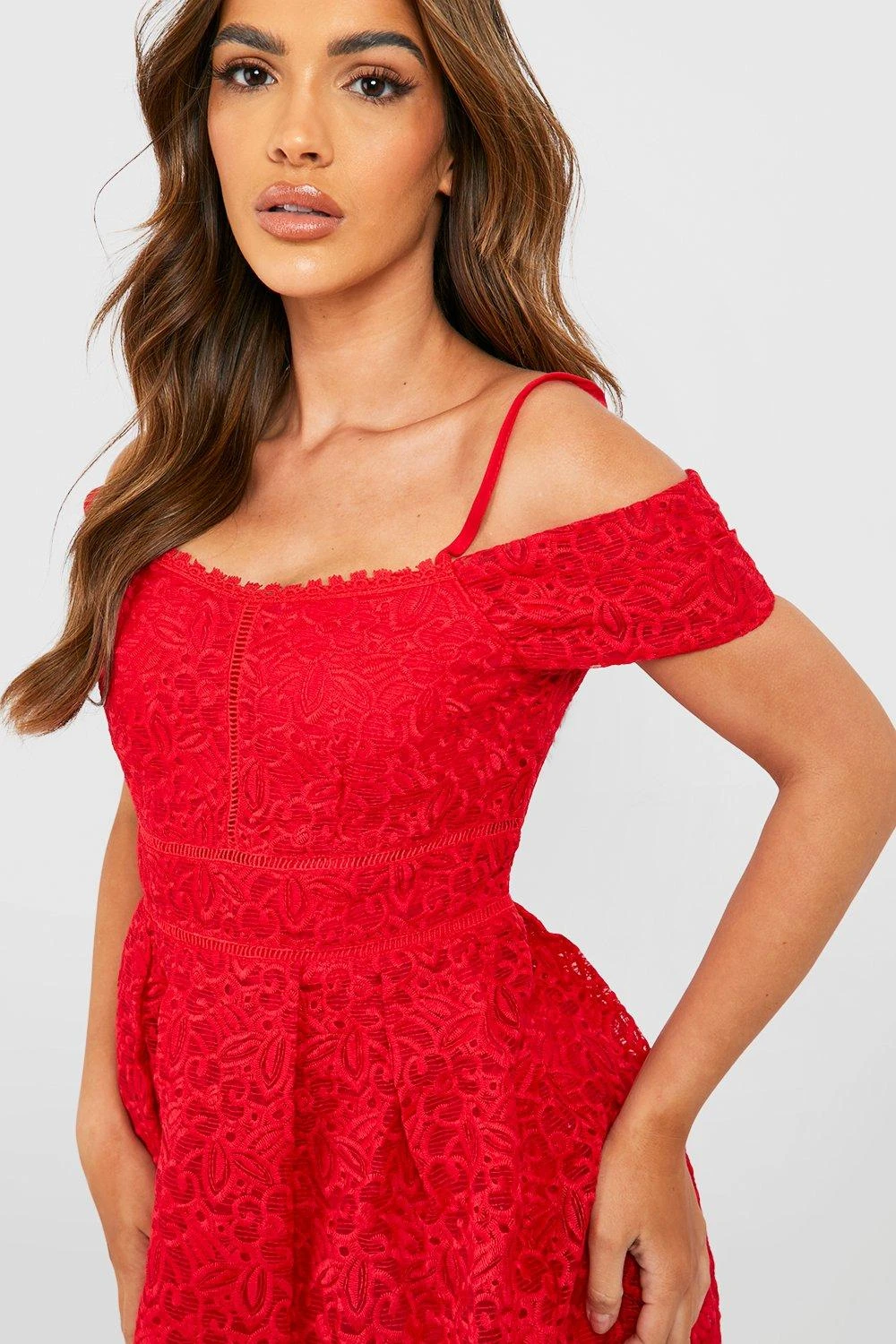 Robe Mi-longue à Col Bateau Et Broderies 5 Robe Mi-longue à Col Bateau Et Broderies – Image 3