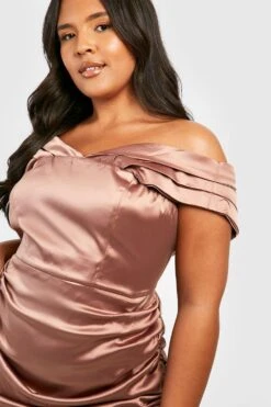 Grande Taille - Robe Portefeuille Satinée à épaules Dénudées -BOOHO Kleidung Magasin gzz24215 blush xl 3