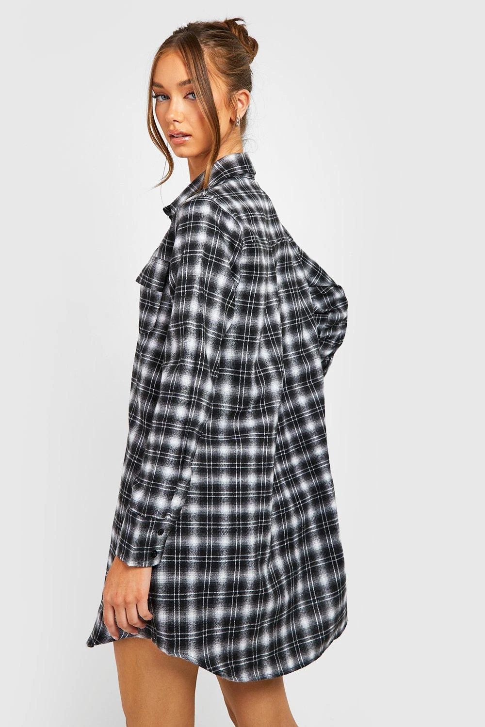Robe Chemise Oversize à Carreaux 4 Robe Chemise Oversize à Carreaux – Image 2