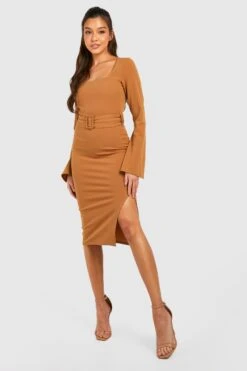 Robe Mi-longue à Col Carré Et Manches évasées