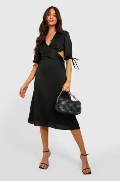 Robe Patineuse Satinée à Découpes