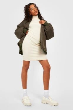 Robe Moulante Texturée à Col Roulé