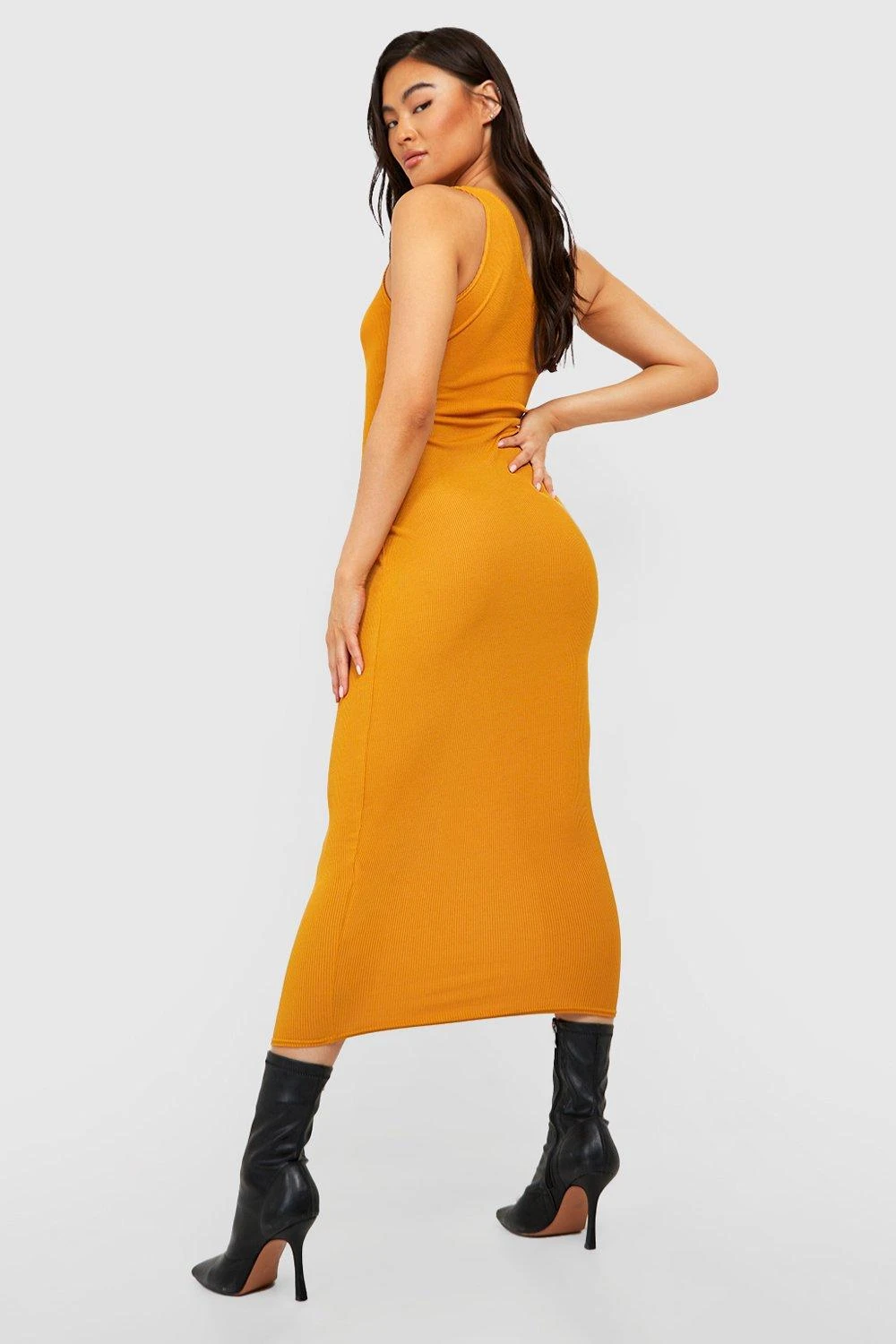 Robe Mi-longue Côtelée Asymétrique 4 Robe Mi-longue Côtelée Asymétrique – Image 2