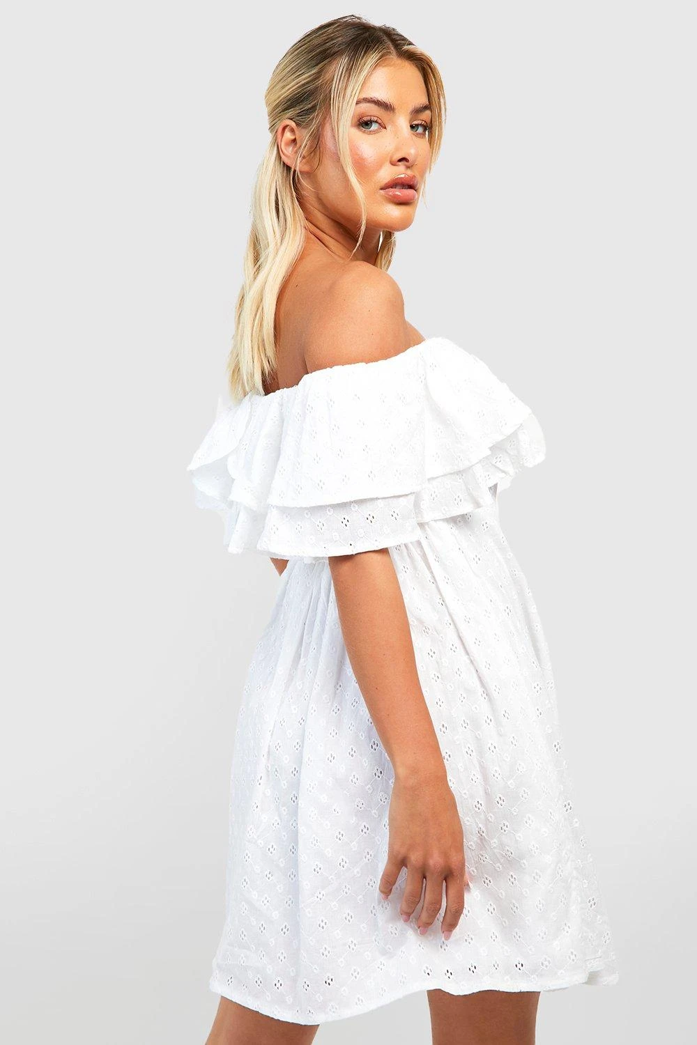 Robe Patineuse Brodée à épaules Dénudées 4 Robe Patineuse Brodée à épaules Dénudées – Image 2