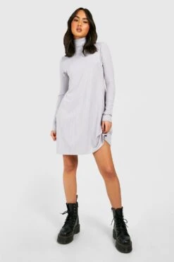 Robe Patineuse Côtelée à Col Roulé