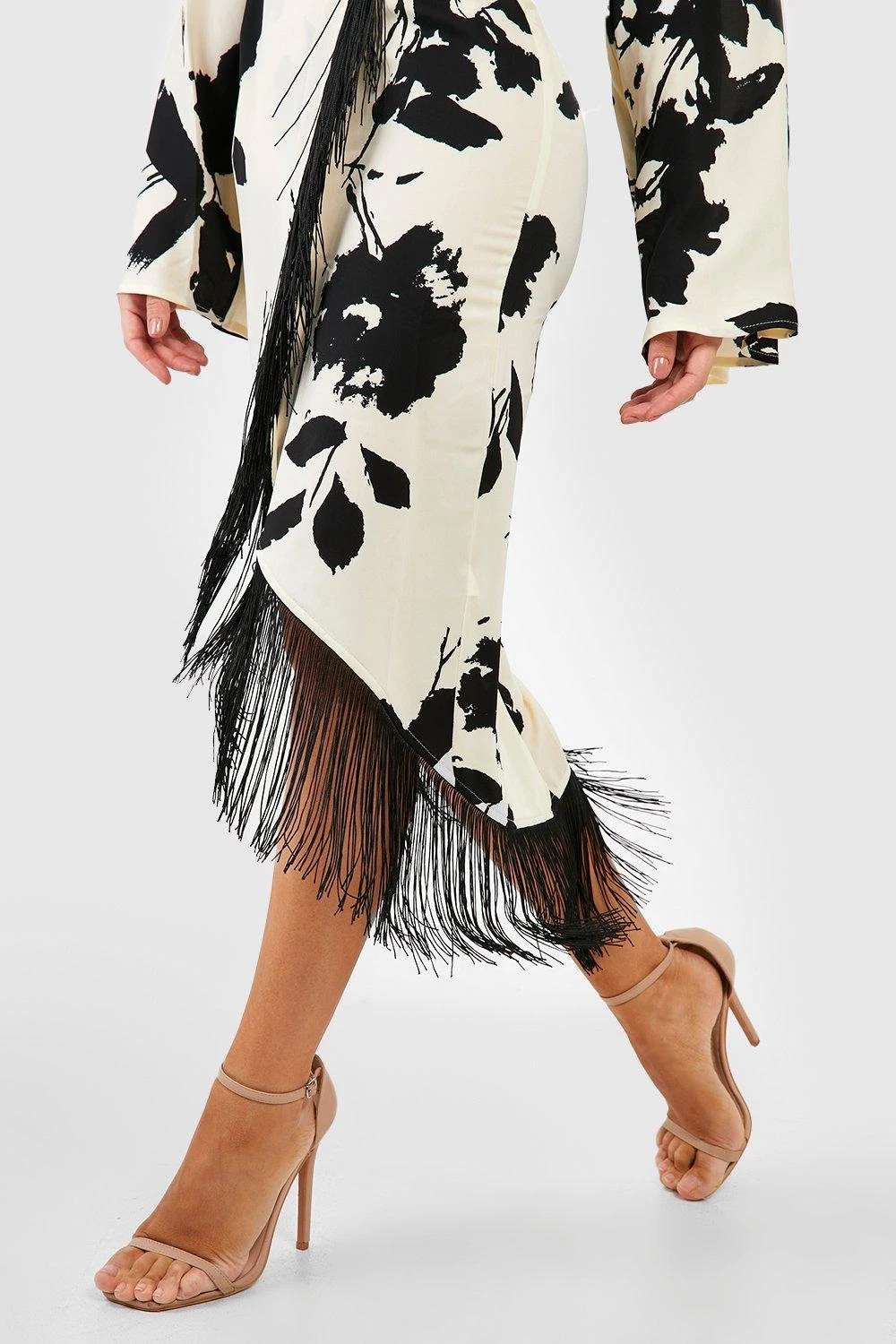 Robe Portefeuille Fleurie à Franges 6 Robe Portefeuille Fleurie à Franges – Image 4
