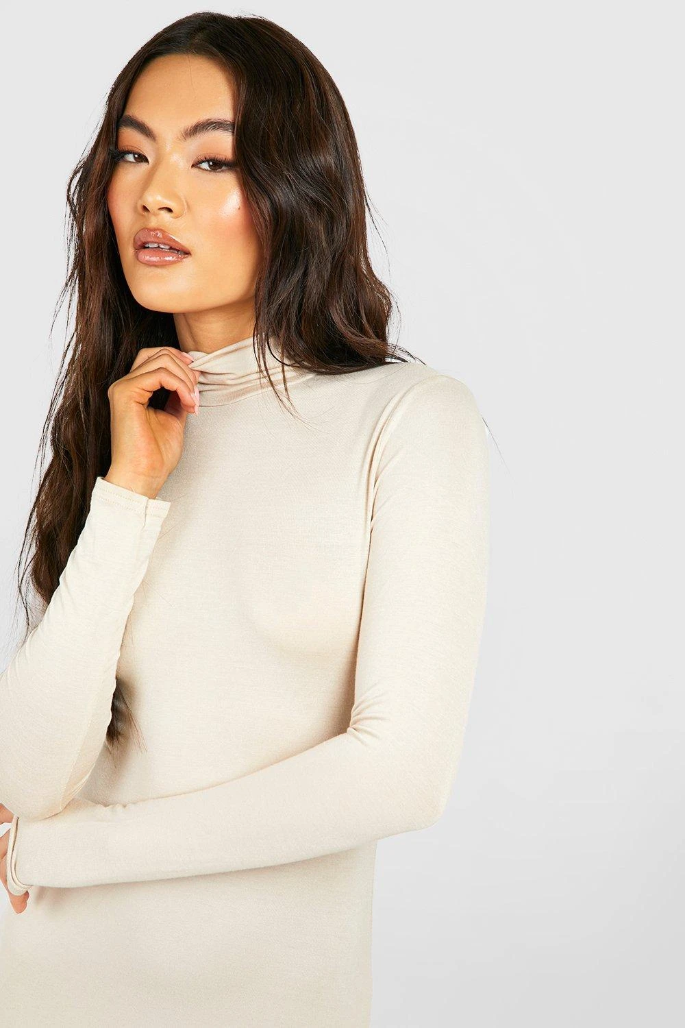 Robe Courte à Col Roulé 6 Robe Courte à Col Roulé – Image 4