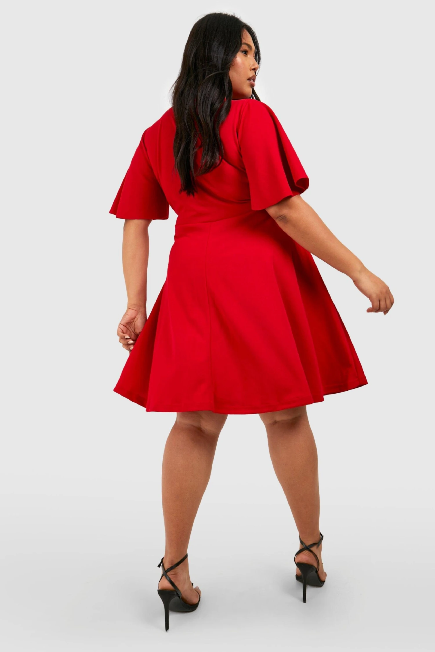 BOOHOO Grande Taille - Robe Portefeuille Plissée 4 BOOHOO Grande Taille - Robe Portefeuille Plissée – Image 2