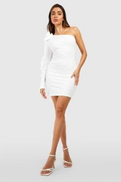 Robe Courte Asymétrique à Fleur 3D