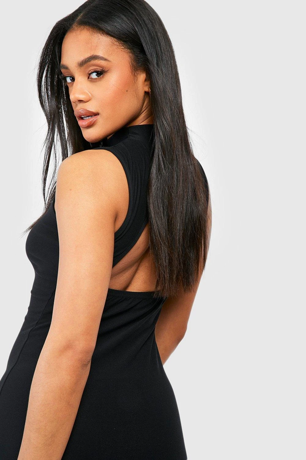 Robe Longue Douce à Col Montant 6 Robe Longue Douce à Col Montant – Image 4