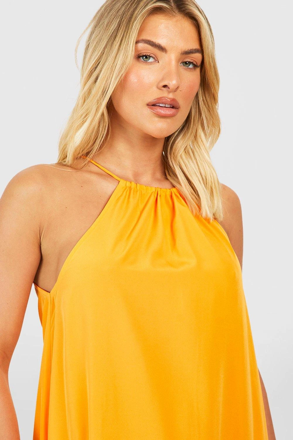 Robe Longue Dos Nu à Volants 6 Robe Longue Dos Nu à Volants – Image 4