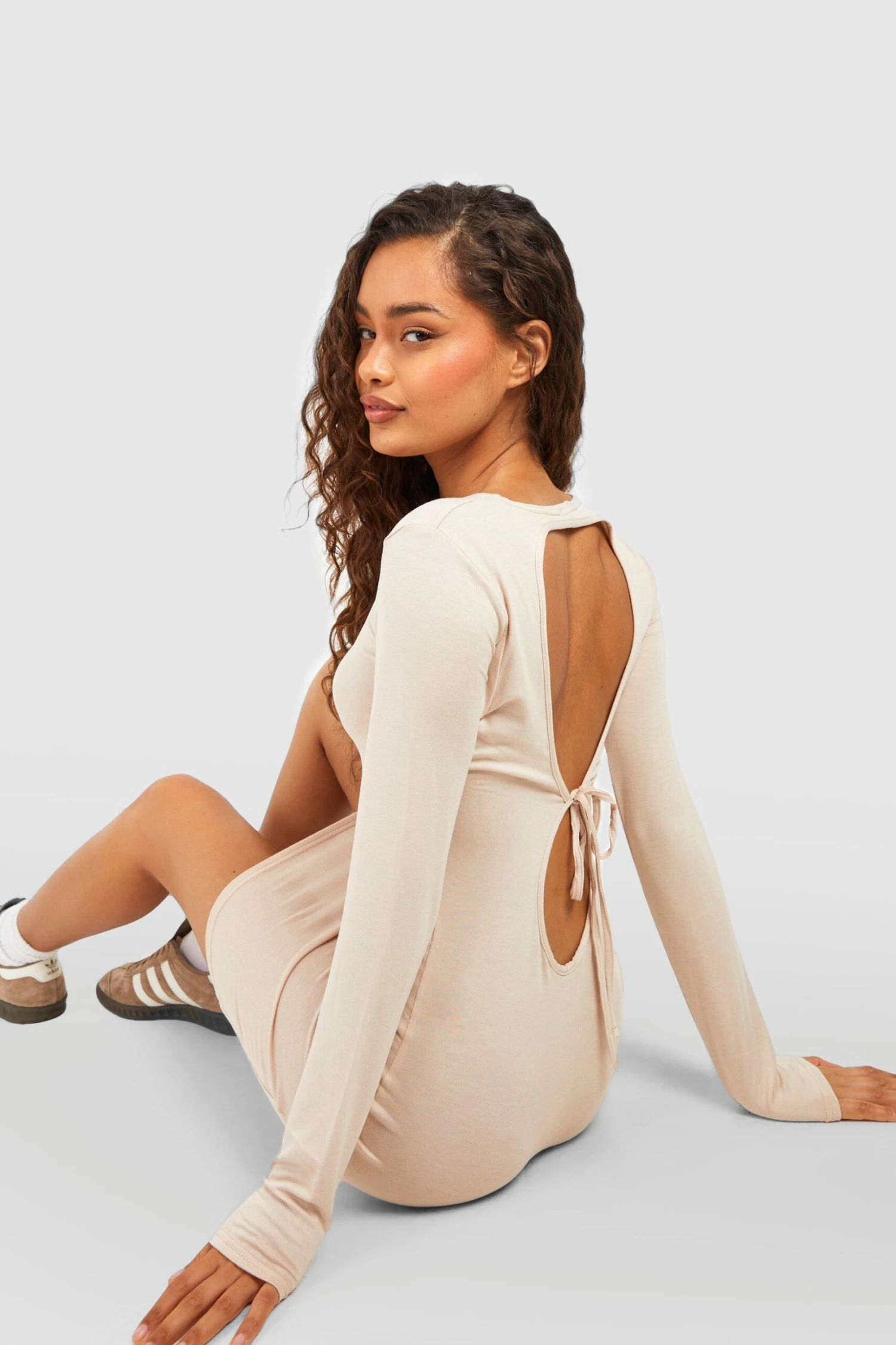 Robe Moulante Découpée à Manches Longues 3 Robe Moulante Découpée à Manches Longues