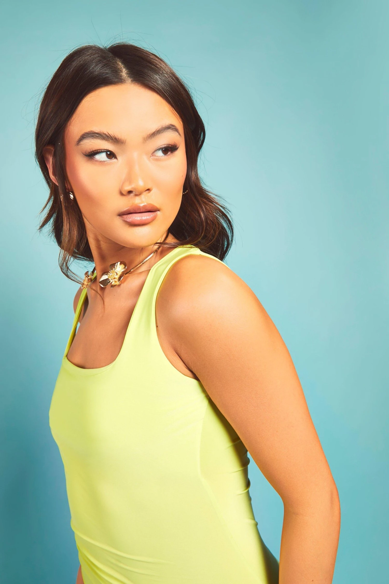 Robe Longue Basique à Col Carré 6 Robe Longue Basique à Col Carré – Image 4